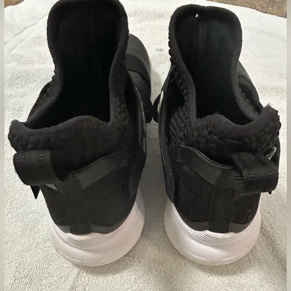 Nike 2018 LeBron Soldier 12 Mens Laceless Black & White Basketball Sneakers 9.5 - Picture 3 of 14